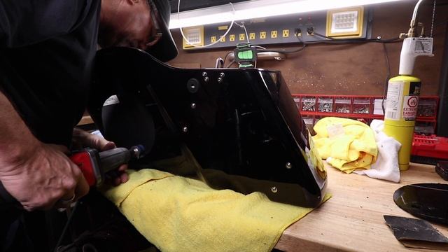 Hertz SV200L Midbass Drivers in Harley Bags with SPL Bagger Audio Speaker Rings. Part 1 смотреть онлайн