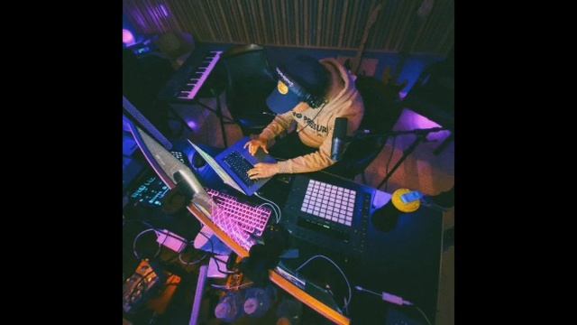 Logic - Groovy (Prod. Logic) смотреть онлайн