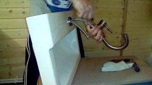 Как правильно установить смеситель на раковину.