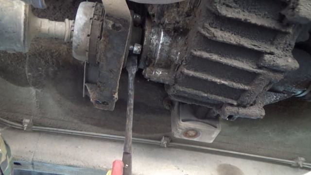 Замена ЗАДНЕГО кардана ШНИВА - НИВА без ямы СВОИМИ РУКАМИ (или как умер мой кардан) смотреть онлайн