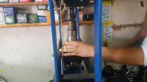 Замена ступичных подшипников на прицепе  "Спутник" 2,45 × 1,50 производства г. Саратов.