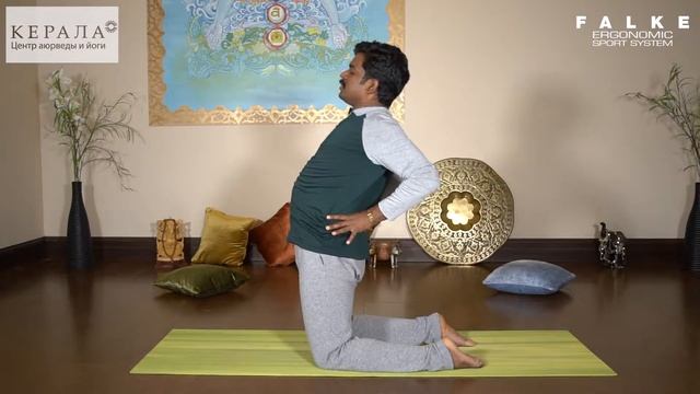 Третье занятие по йоге с преподавателем центра аюрведы и йоги "Керала" Гангеяном и брендом FALKE смотреть онлайн