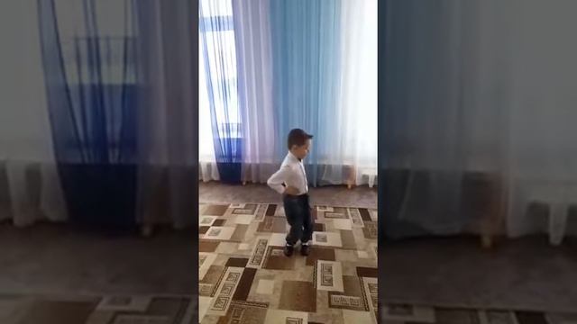 Смирнов Матвей, 5 лет, МБДОУ 9 "Улыбка", Песня "Очень я мамочку люблю" смотреть онлайн