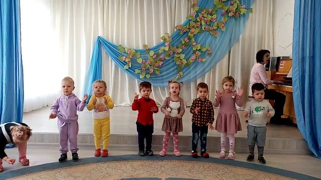 Песня "Цыплята" Первая младшая группа №1 смотреть онлайн