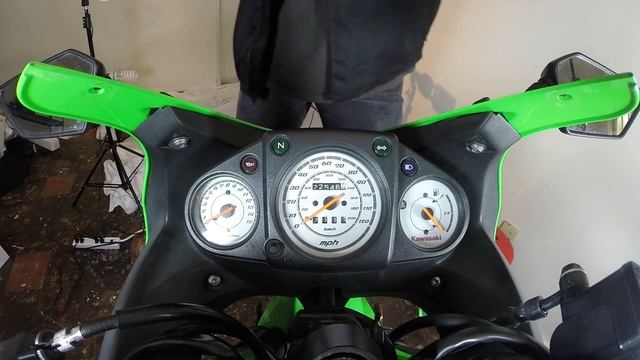 How to Remove and Install Fairings on a 2011 Ninja 250 смотреть онлайн