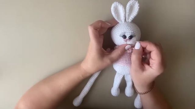 Как приклеить ресницы на безопасные глазки для игрушки крючком смотреть онлайн