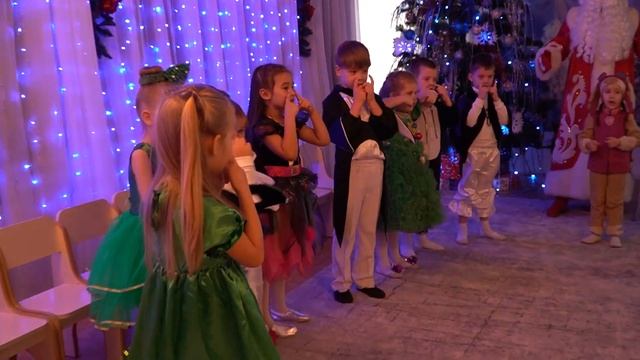 Очень крутое исполнение песни на английском языке в детском садике смотреть онлайн
