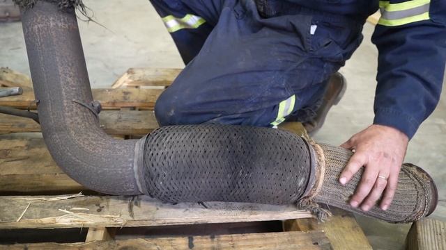 Semi Truck Exhaust Bellows Leak - How To Fix (International, Kenworth, Freightliner) смотреть онлайн