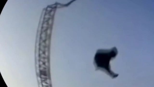 Люди падают! ‣ Подборка падений с атракционов! смотреть онлайн