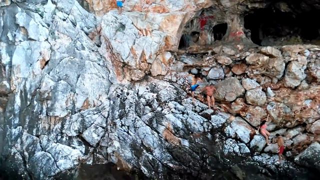 Турция Алания Пещера любви Турок прыгает со скалы. Turkey Alanya Cave of Love смотреть онлайн
