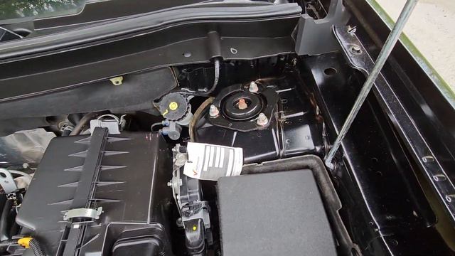 Mitsubishi Outlander III рестайлинг 2014 - подкапотное пространство и двс смотреть онлайн