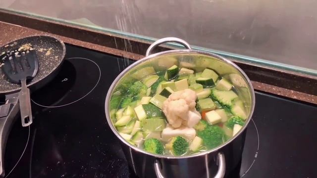 Овощной крем-суп. Рецепт от Маши Красавиной смотреть онлайн