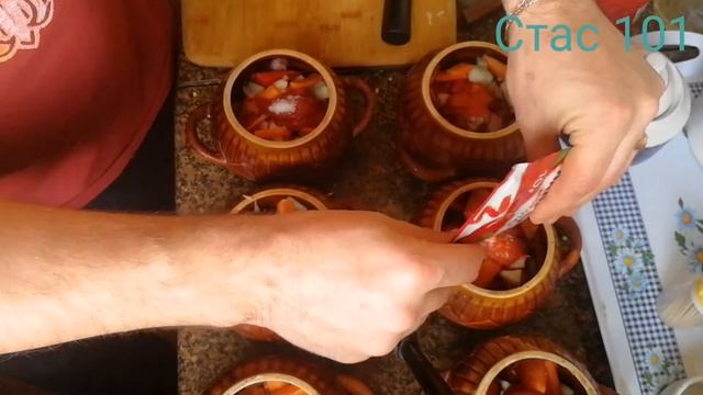 Мяско острое в горшочках..