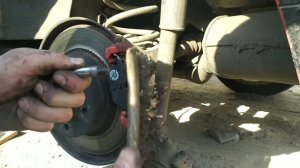 Замена тормозных колодок на БМВ Е34/Е46 за 15 минут. Тормоза БМВ. Как быстро поменять колодки.