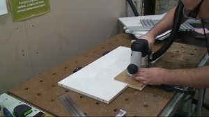 Фрезеровка выемки под врезную ручку в торец .
