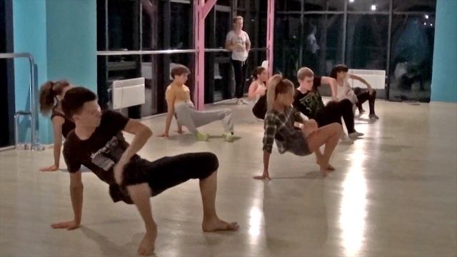 Олег Клевакин в школе танцев «Без правил» смотреть онлайн