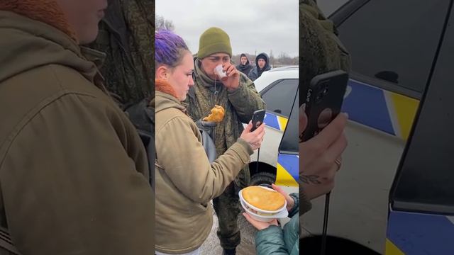 солдатик пьет чай