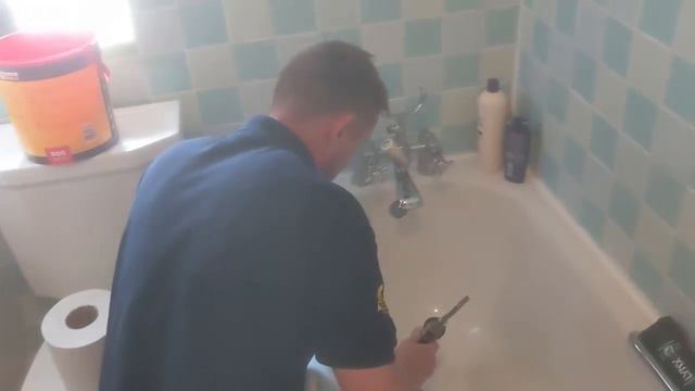 How to install a new bath waste смотреть онлайн