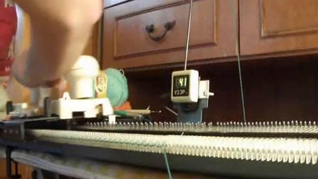 Берет на вязальной машине - Нева 5 смотреть онлайн