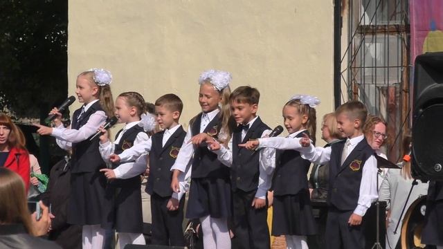 Теперь мы первоклашки - Сережки и Наташки теперь мы первоклашки! смотреть онлайн