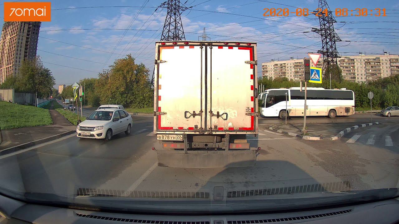 глупое дтп смотреть онлайн