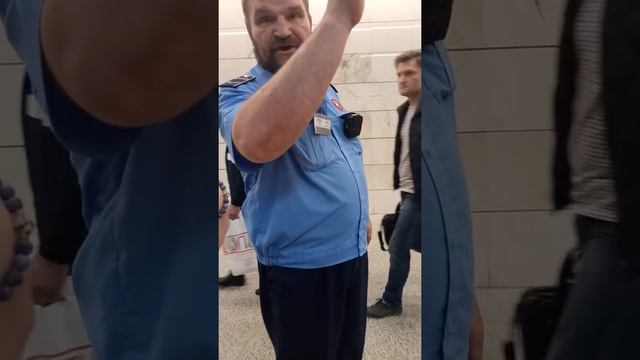 27.05.2019, м.Цска, сотрудники СБ и полиции пытаются произвести досмотр моего багажа(Ч.2) смотреть онлайн