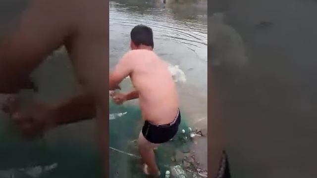 Рыбалка в Жамбылской области Аккуль сбросной канал два толстолоба по 50 кг смотреть онлайн