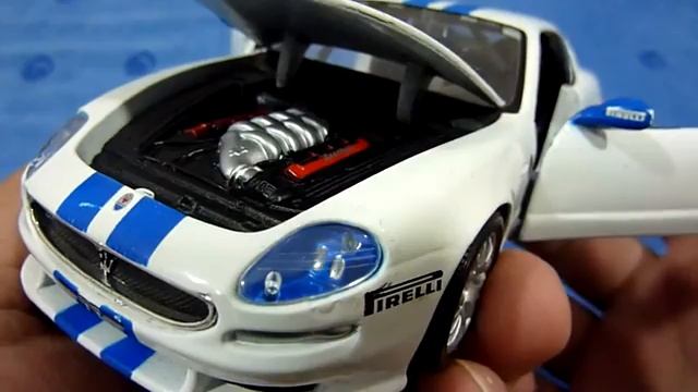 Коллекционная модель авто Maserati Trofeo 1:24 от Bburago