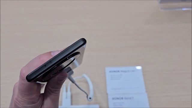 HONOR Magic5 Lite hands-on at MWC 2023 Barcelona смотреть онлайн