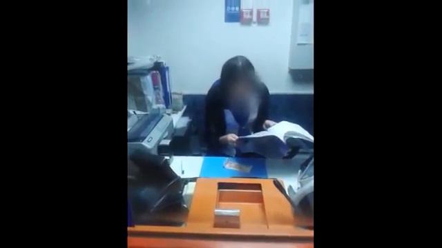 Можно ли в обменнике поменять старые иностранные деньги? Эксперимент смотреть онлайн