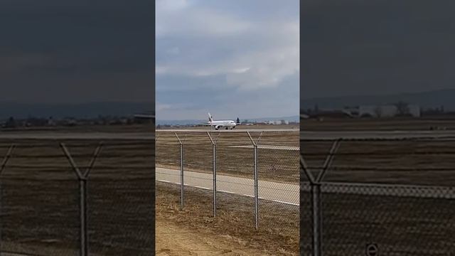 "Airbus" на "Bulgaria air" излита от "летище София" смотреть онлайн