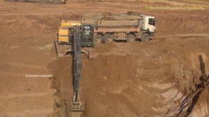 Volvo EC250DL Excavator Vs Volvo EC250DL Excavator Digging Soil Loading Dump Truck