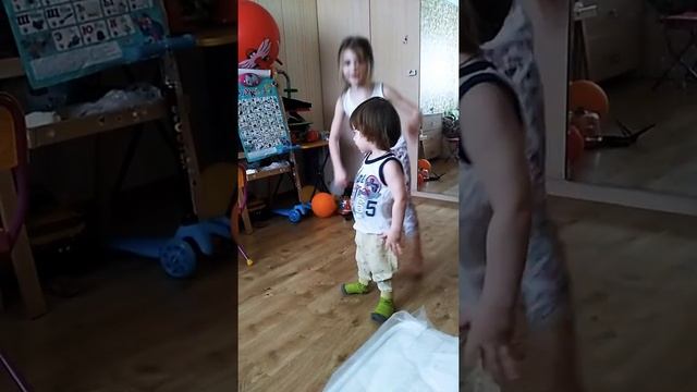 Супер разминка!!! С Милой и Филиппом!!!? смотреть онлайн