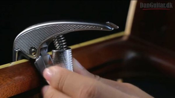 Guitto GGC-02 guitar-capo