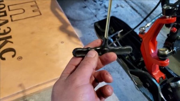 Замена склиз, масла в двигателе, масла в коробке снегохода LYNX COMMANDER, BRP SKI-DOO и 2019+