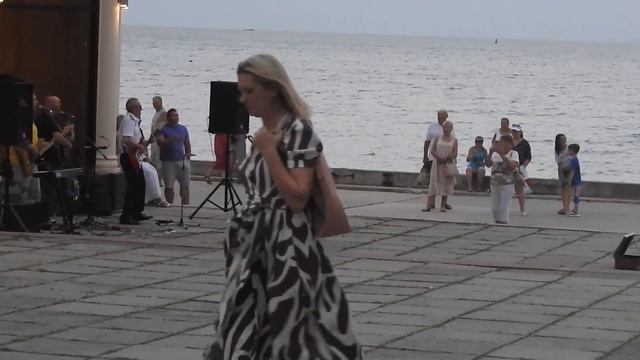 Забавный танец. смотреть онлайн