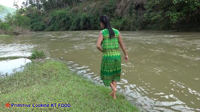 Unique Hand Fishing For Survival Skills - Best Hand Fishing Catch Fish смотреть онлайн