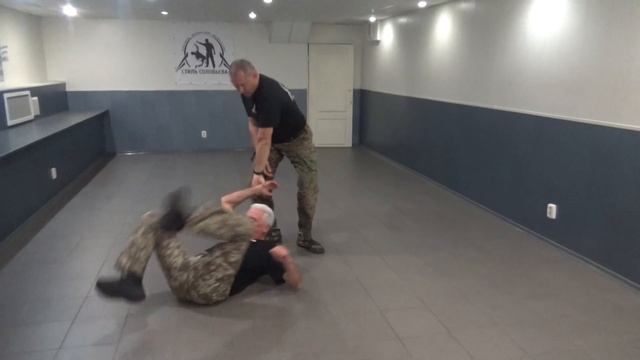 ПРИКЛАДНОЙ РУКОПАШНЫЙ БОЙ. Элементы боевого фехтования в ударах. Выход на добивание и контроль. смотреть онлайн