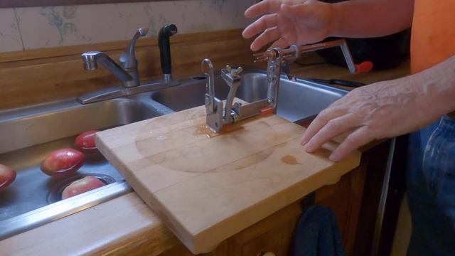 Apple peeler, slicer, corer dehydrator EASY HOW TO! смотреть онлайн