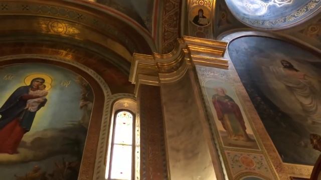 Воскресная Литургия в Успенском соборе смотреть онлайн