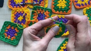 Чехол на табурет в технике Бабушкин квадрат. Вяжем крючком из остатков.