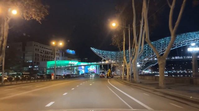 Тбилиси. Ортачала- Бараташвили, а дальше в сторону «Лагуна Вере». Прогулка по ночному городу. смотреть онлайн