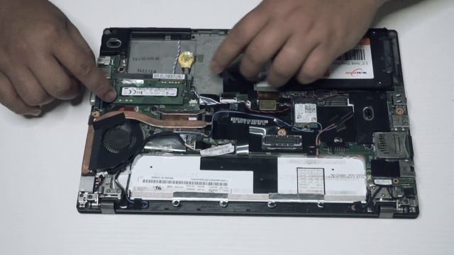 HOW TO UPGRADE LENOVO X240 THINKPAD LAPTOP | SSD AND RAM | WINDOWS INSTALLATION смотреть онлайн
