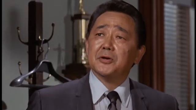 A Smart Swinger, A Crazy Man & A Fleeing Mongoose смотреть онлайн