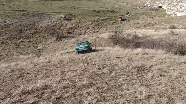 Кружим. За пещерами, авто едет на первой "пониженной" 3 я на второй КПП,и 1-я на другой коробке. смотреть онлайн
