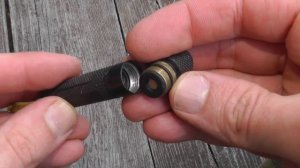 Мини фонарик FENIX E01 V2.0 - обзор и тесты наключника на ААА и сравнение с e05 и другими фонарями