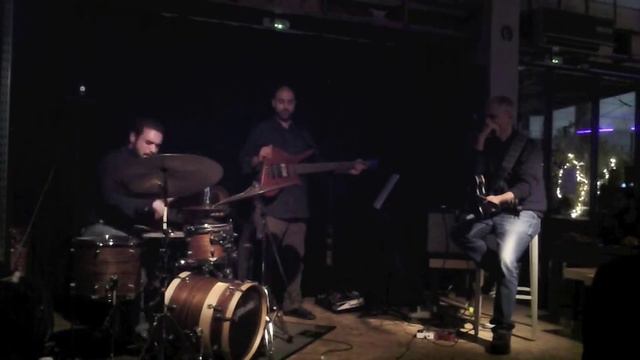 Extended drum solo on 'Pandela's box' - Dimitris Klonis with Yiotis Samaras trio смотреть онлайн