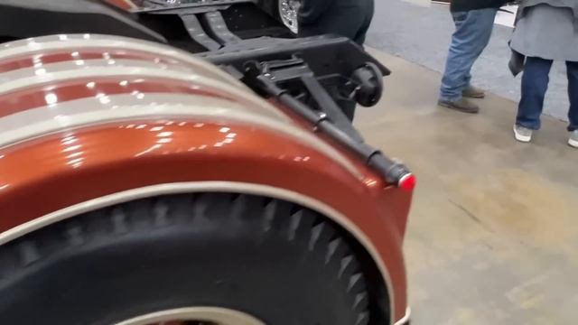 Mid-America Trucking Show | Day 2 - Historic Trucks, Some Trailers, and Merritt Truck Tool Box смотреть онлайн