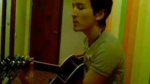 я просыпаюсь в холодном поту на гитаре