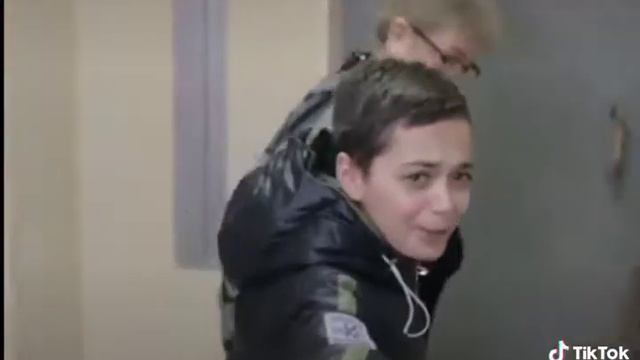 Бедный ребёнок остался без родителей смотреть онлайн